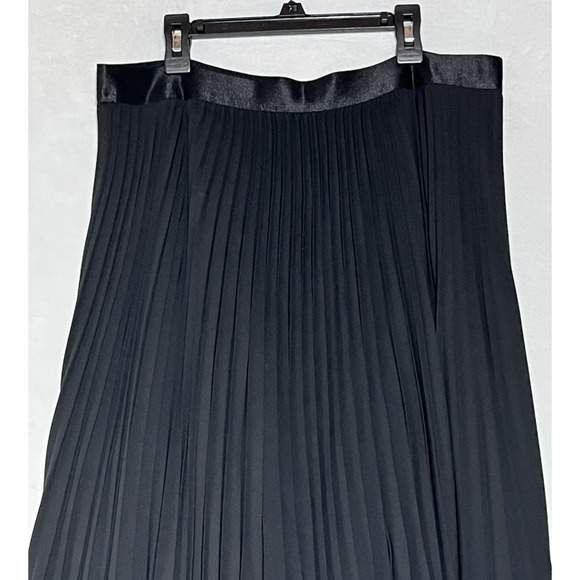 Express Pleated Midi Skirt Size Large Black Chiffon A Line Classic Lined Flowy - Picture 3 of 8